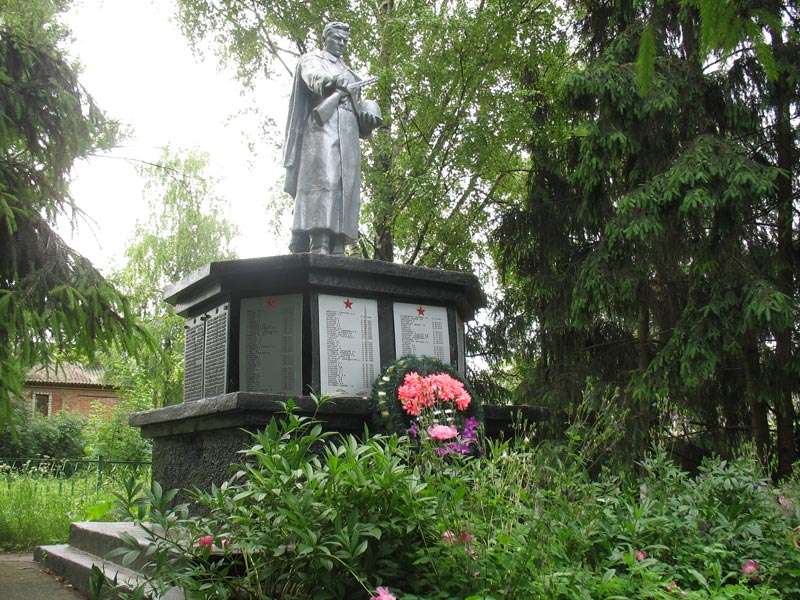 Памятник павшим воинам в п. Фрунзе