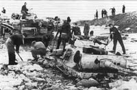 Спасение провалившегося под лед танка PzIII дивизии СС "Гросдойчланд". Февраль 1943 г.