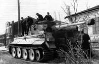 15 марта 1943 г. PzVI "Тигр" дивизии СС "Дас Райх" на улице Харькова