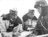 Командир танкового корпуса СС Пауль Хауссер(слева) со своим нач.штаба Вернером Остендорфом